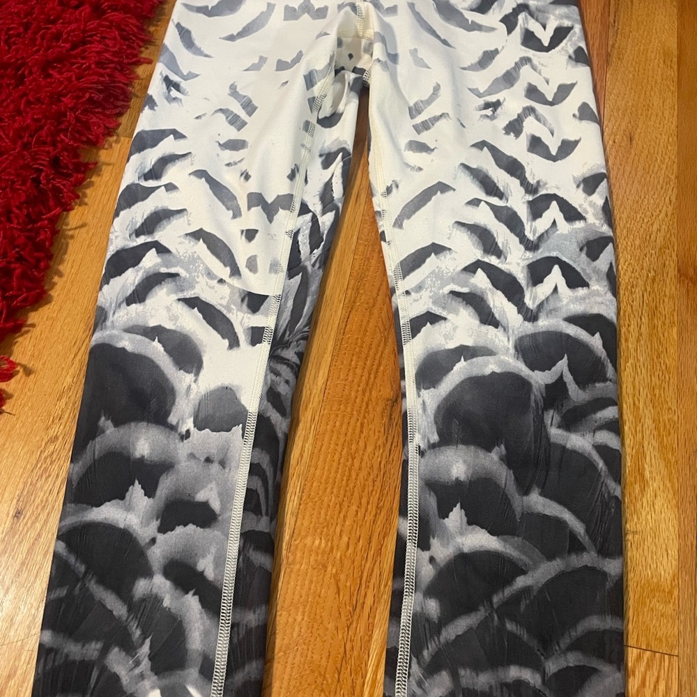 lululemon athletica Black and White Patterned Leggings 22in inseam